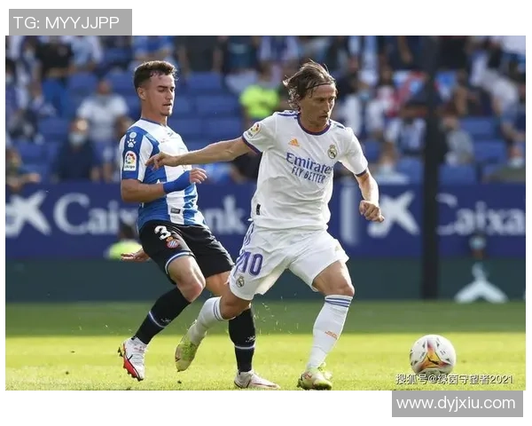 本泽马专属球星球鞋与足球设计解析打造个性化运动装备体验