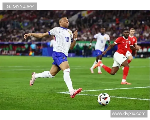 冬季球星足球衣穿搭大赏 时尚与运动完美融合的冬季造型展示