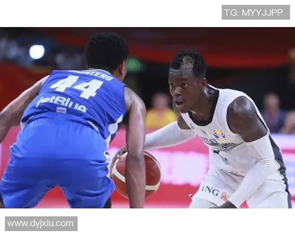 昔日足球天王坠入困境流落街头人生跌入谷底的无奈转折